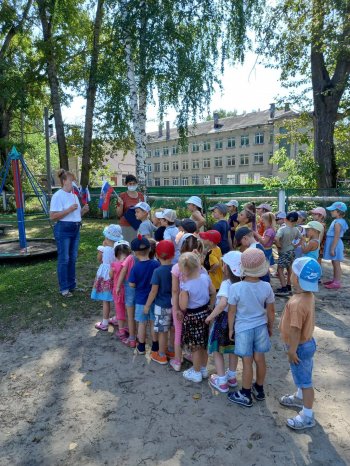 Познавательный час «Три цвета России».